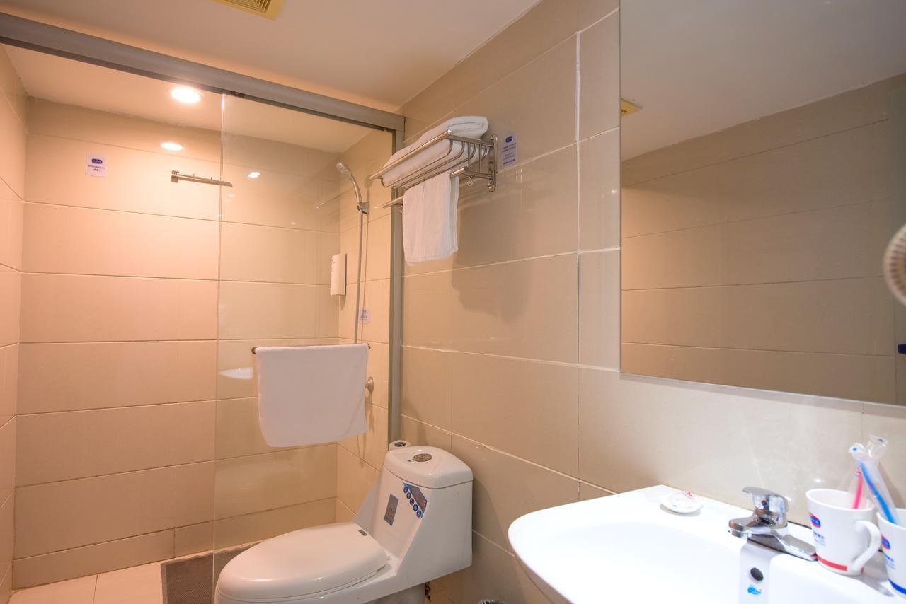 Hanting Express Shanghai Lujiazui Minsheng Road מראה חיצוני תמונה