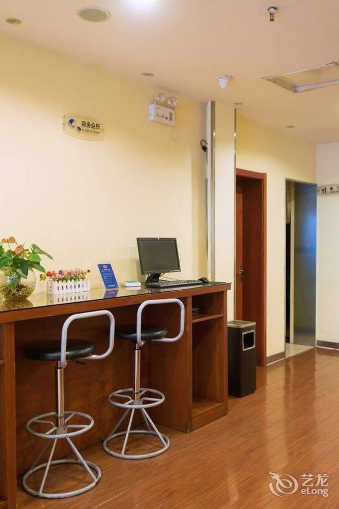 Hanting Express Shanghai Lujiazui Minsheng Road מראה חיצוני תמונה