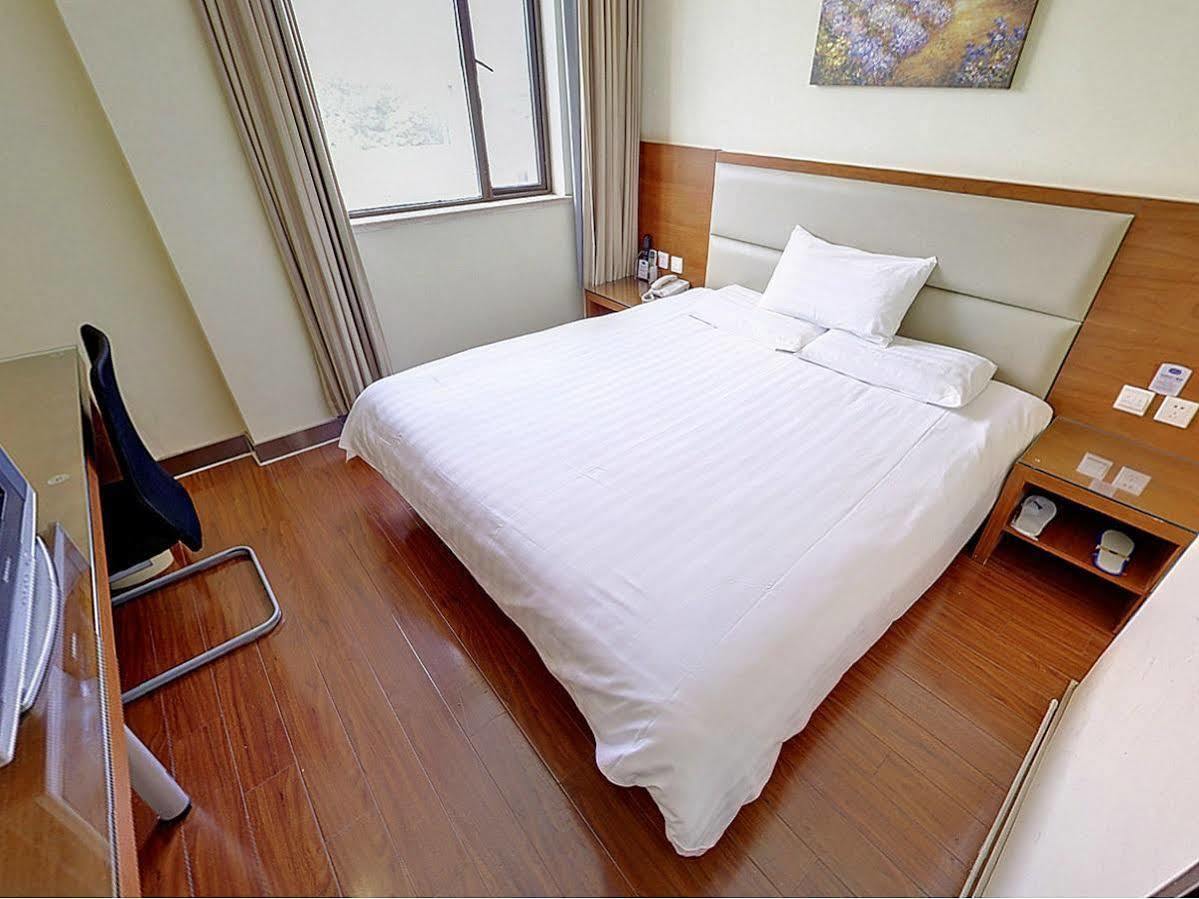 Hanting Express Shanghai Lujiazui Minsheng Road מראה חיצוני תמונה